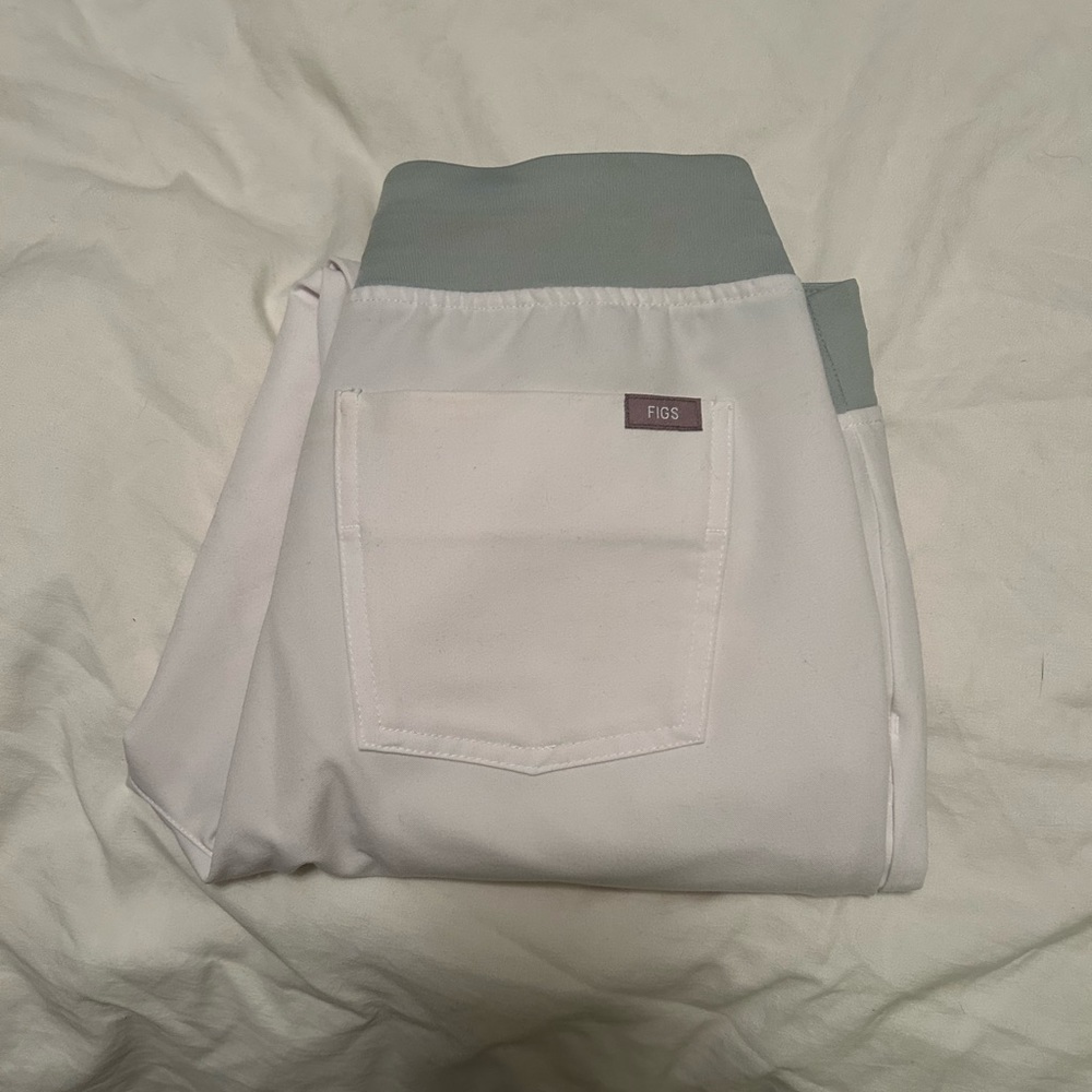 NWOT FIGS - Optic White Zamora Joggers